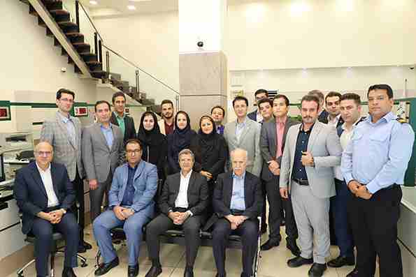 مسئولان و کارکنان